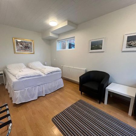 Glaesibaer 2 Guesthouse And Horsefarm Akureyri Exterior photo