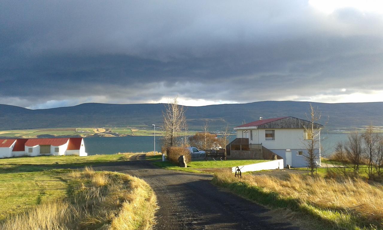 Glaesibaer 2 Guesthouse And Horsefarm Akureyri Exterior photo